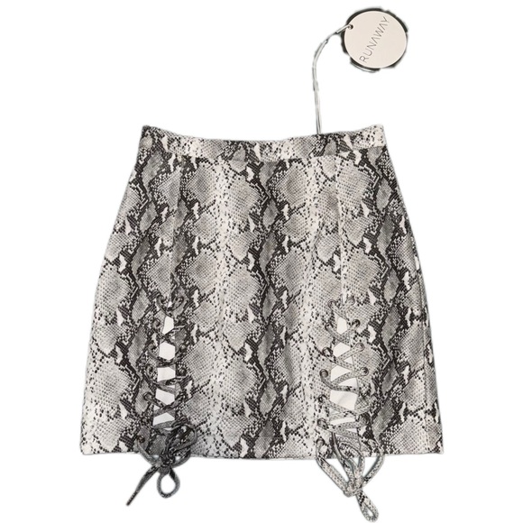 NWT Runaway the Label snakeskin mini skirt in Grey Snake - Picture 1 of 3